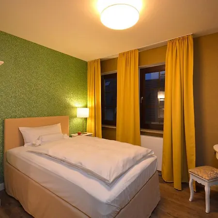 Am Kirchplatz 3* 작센하임